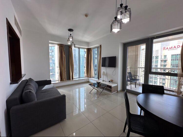 Downtown Apartments With Fountain And Burj Khalifa View 迪拜 外观 照片